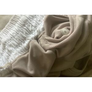 Lululemon shorts 2.5 white